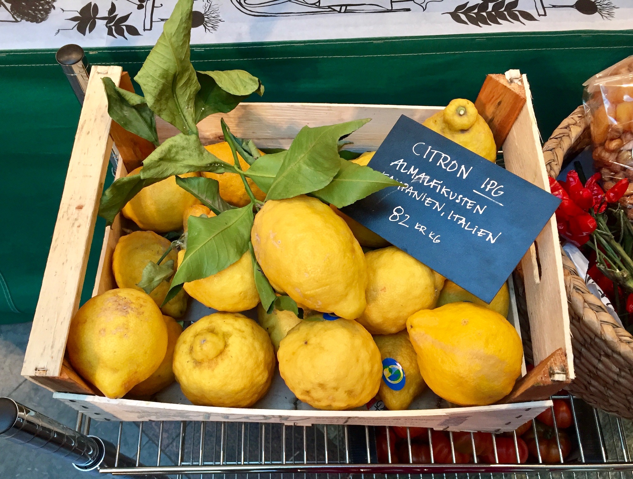 Citronerna på Stockholms matmarknad gick bara inte att gå förbi utan att handla..